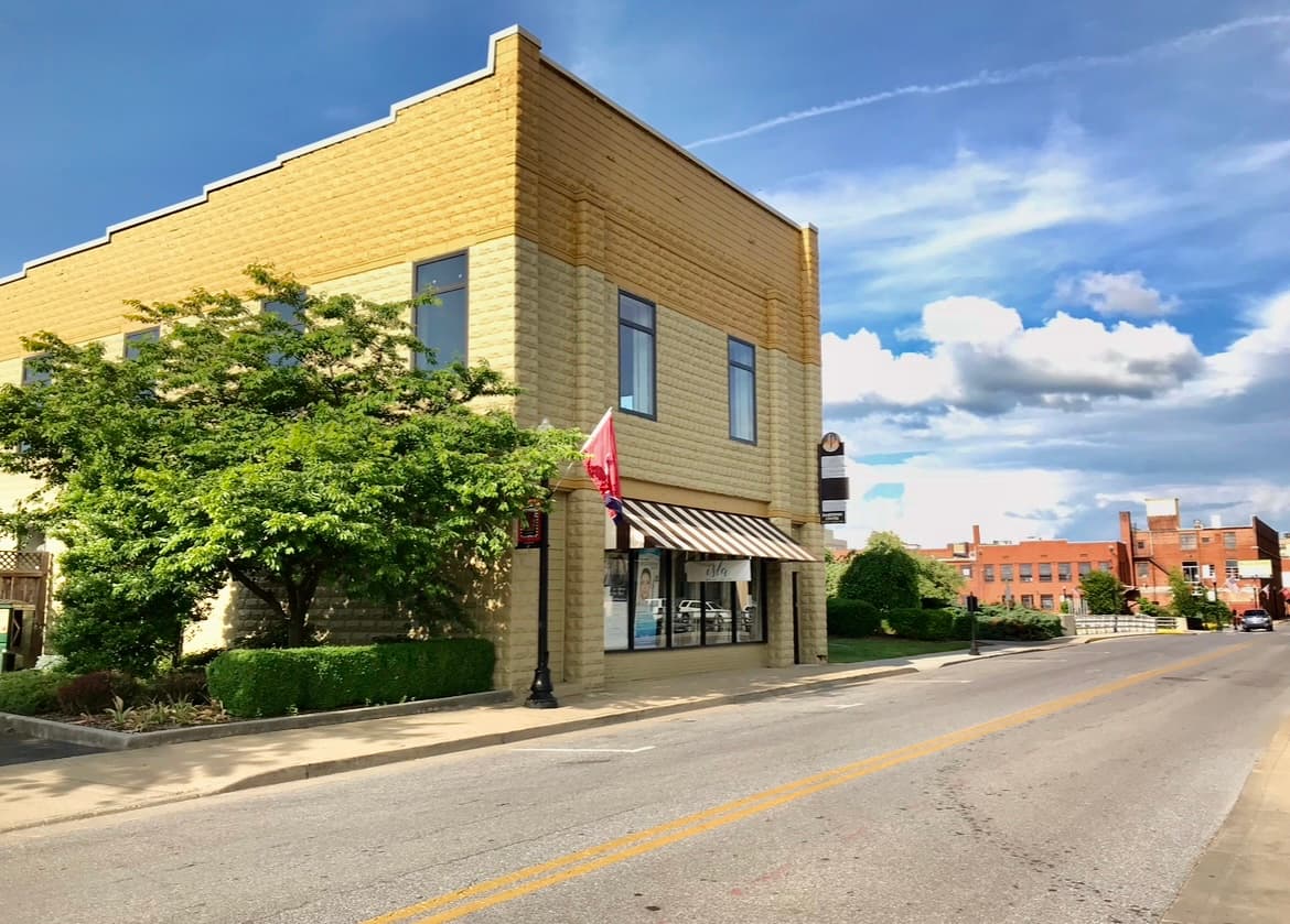 Jamestown at Shelby professional office suites 815 Shelby Street Bristol TN — photo 1